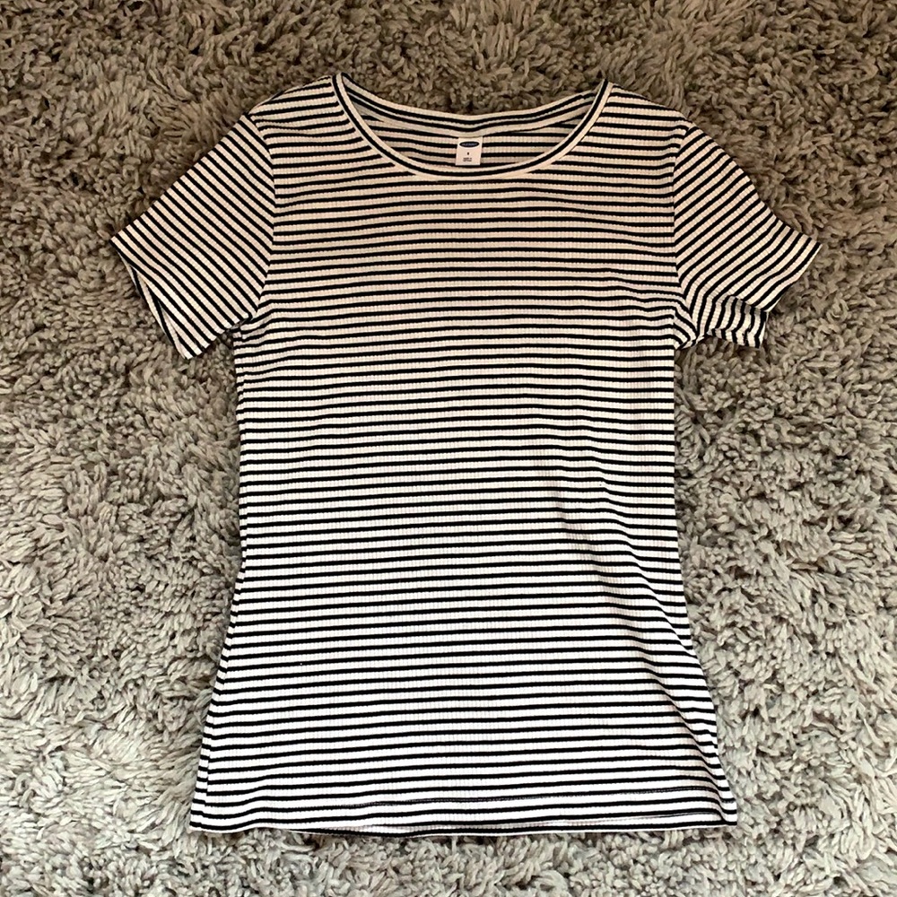 Striped t-shirt from Old Navy. Size: S